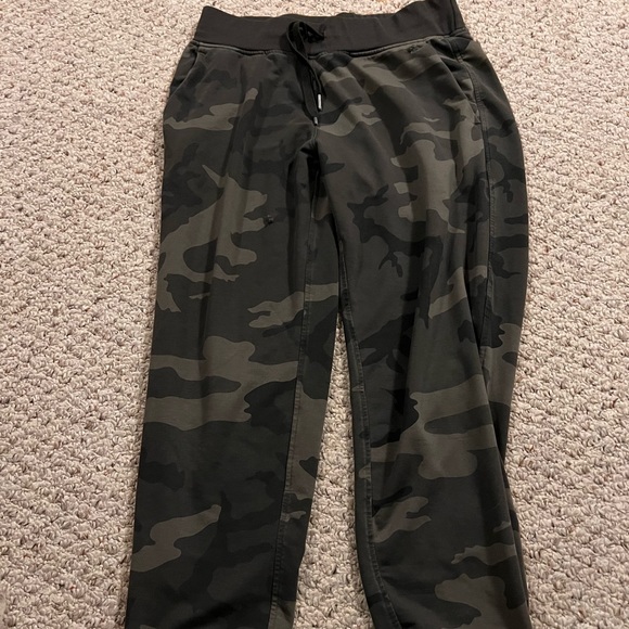 Joggers - Picture 2 of 4